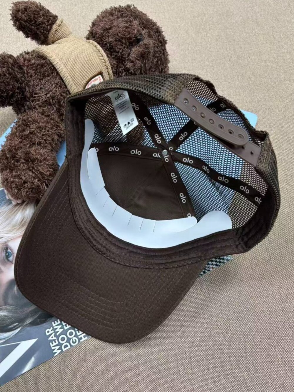 🏙ALO Yoga Trucker Hat Coffee Brown Perfect for Everyday City Street Style🎻 - Picture 4 of 4